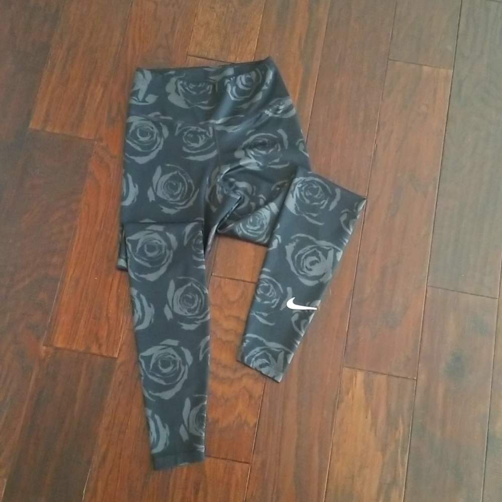 Like-New Nike leggings